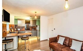 Elegant 2 Bedroom Apartment In Historic Cambridge